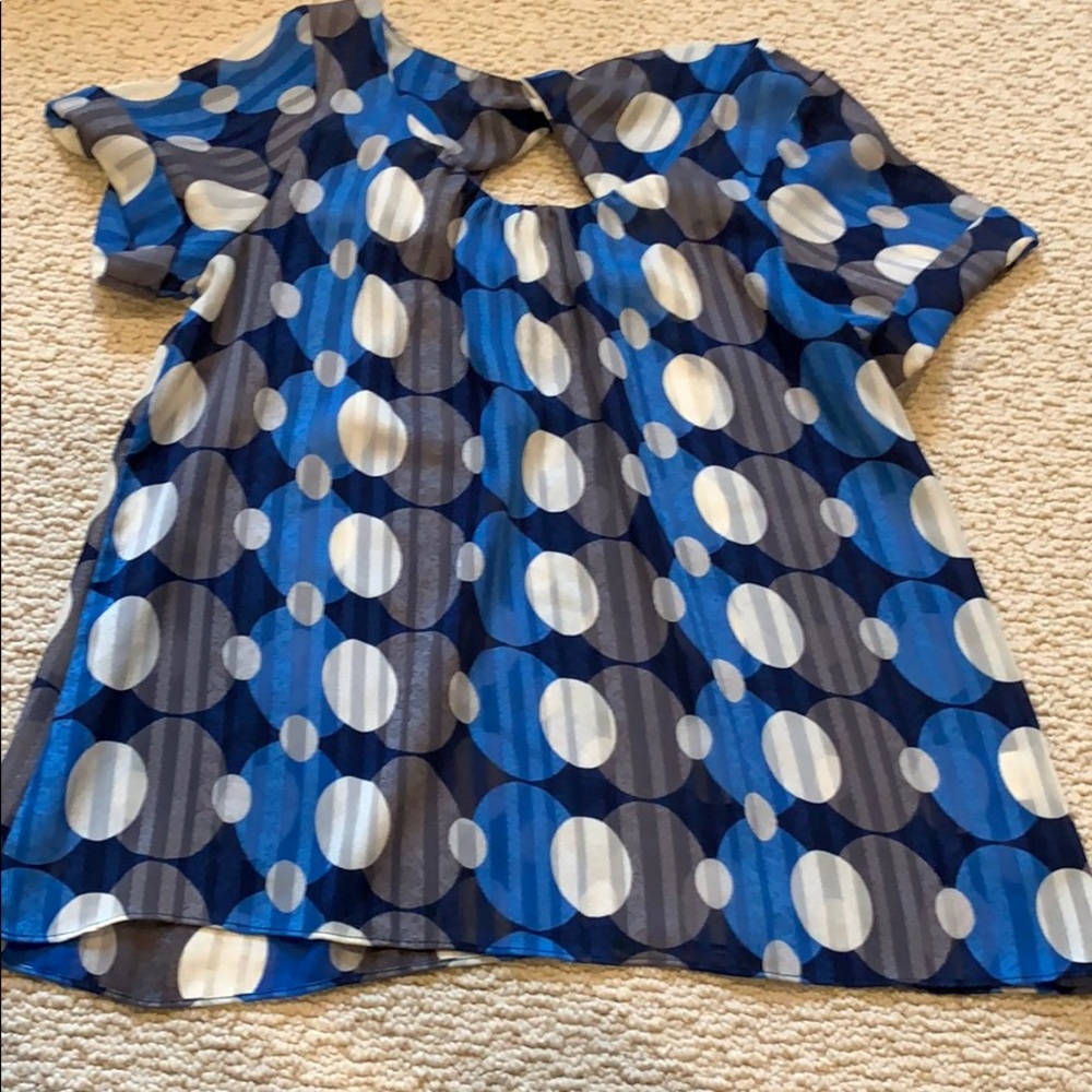 Boutique sheer top twist back keyhole detail M